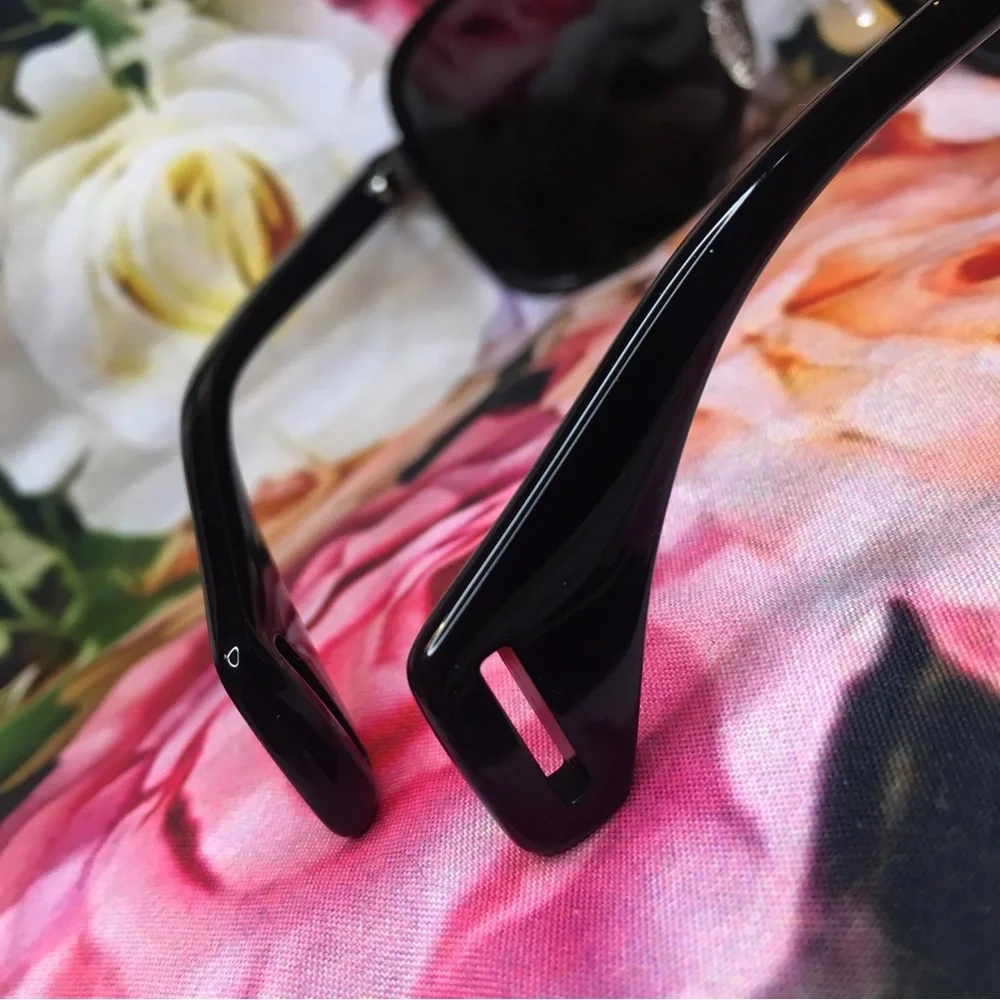Gucci Black Aviator glasses frames Logo in red & green on corners & arms  New